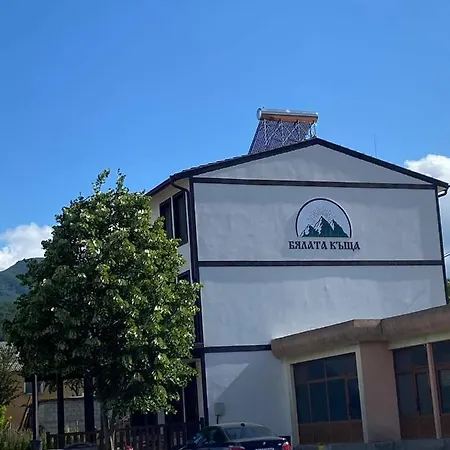 бялата къща Πανσιόν 3*