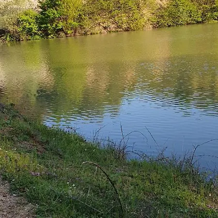 бялата къща Πανσιόν Chakalarovo