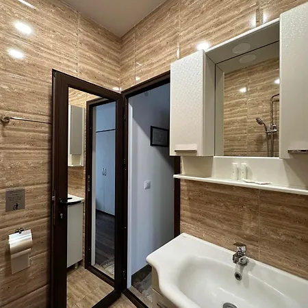 бялата къща 3*