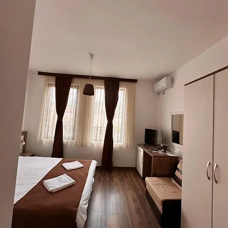 бялата къща Πανσιόν