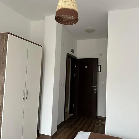 бялата къща 3*
