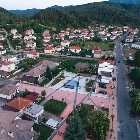 Πανσιόν бялата къща 3*