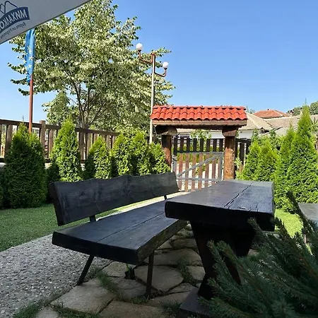 бялата къща Πανσιόν Chakalarovo