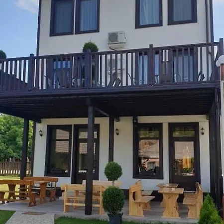 бялата къща 3* Chakalarovo