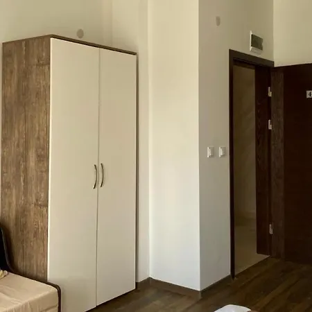 бялата къща Πανσιόν 3*