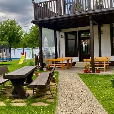 бялата къща Πανσιόν 3*